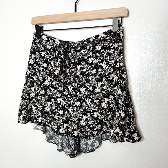 All In Favor Nordstrom Floral Print Flowy Wide Leg Casual Boho Shorts Medium M - Picture 2 of 10